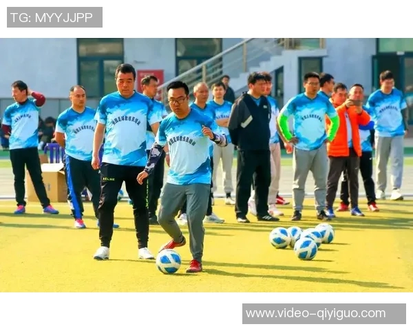 足球教练员发展计划探索与实践提升青少年足球水平的有效策略