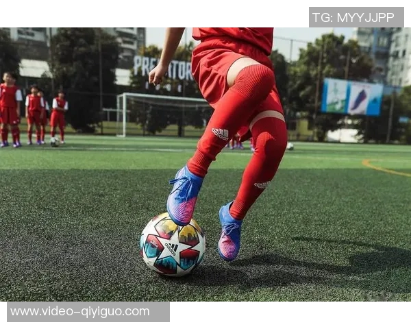 足球踢高球技巧视频分享助你提升球技与精准度的完美指南